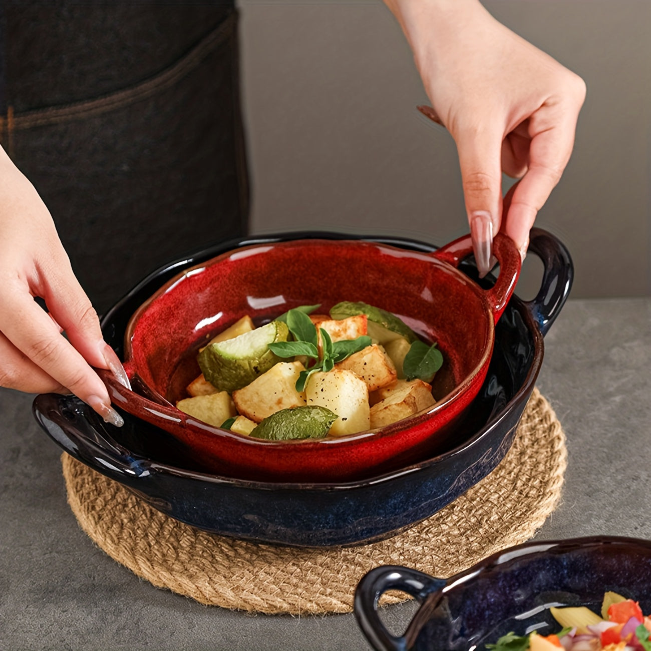 Two Ceramic Double-Handled Soup Bowls with a Capacity of 550\u002F900 Milliliters, Featuring a Heat-Resistant Design with Handles, Safe for Oven And Microwave Use, Suitable for French Onion Soup, Pasta, Ramen, Stews, And More, Perfect for Home Kitchens