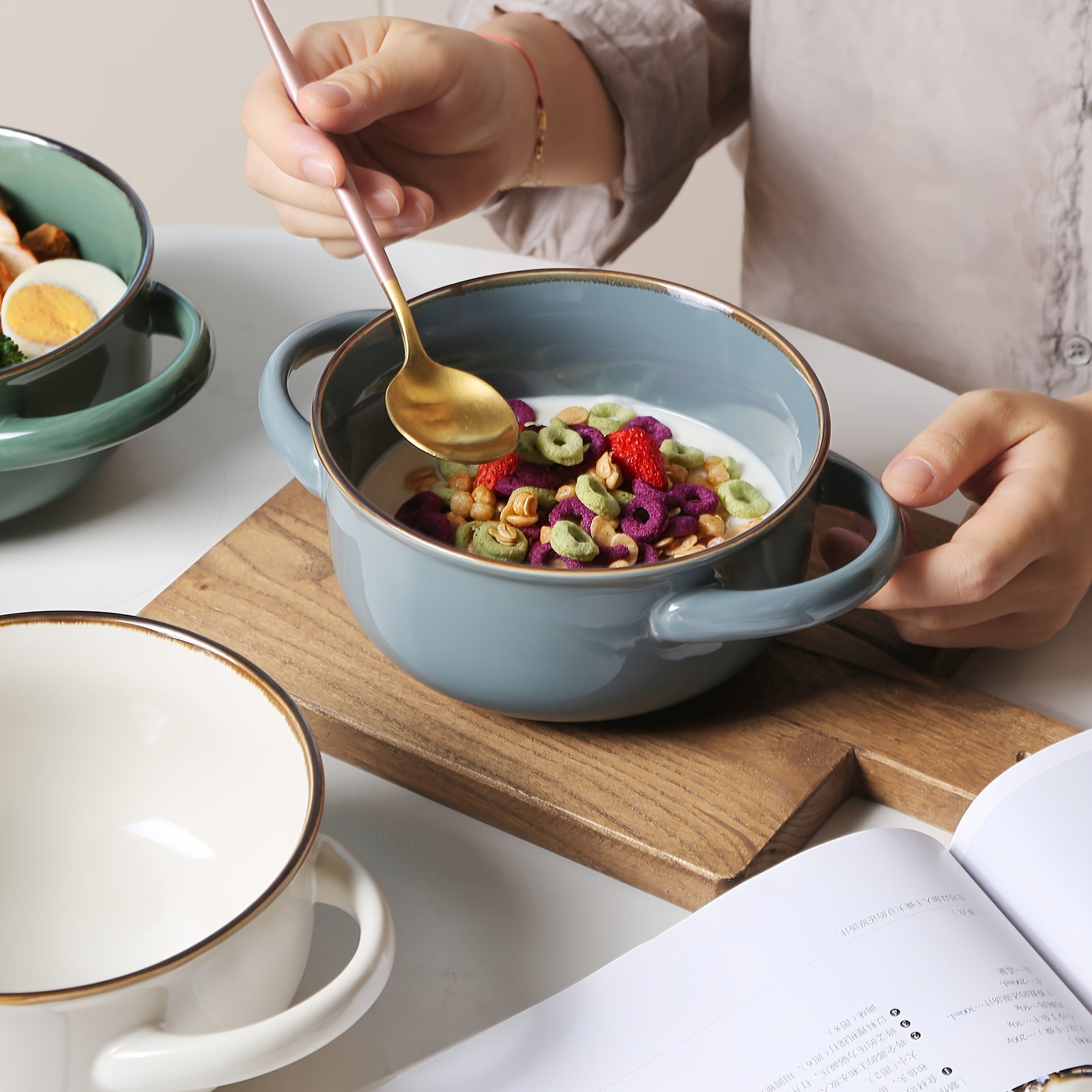 4pcs Color Dopamine Color Matching Ceramic Binaural Bowl, 28oz Super Large Capacity Ceramic Bowl with Handle for Soup, Salad Dessert, Pasta, Lamian Noodles - Suitable for Dishwasher And Microwave Oven, Very Suitable for Kitchen And Household Gifts