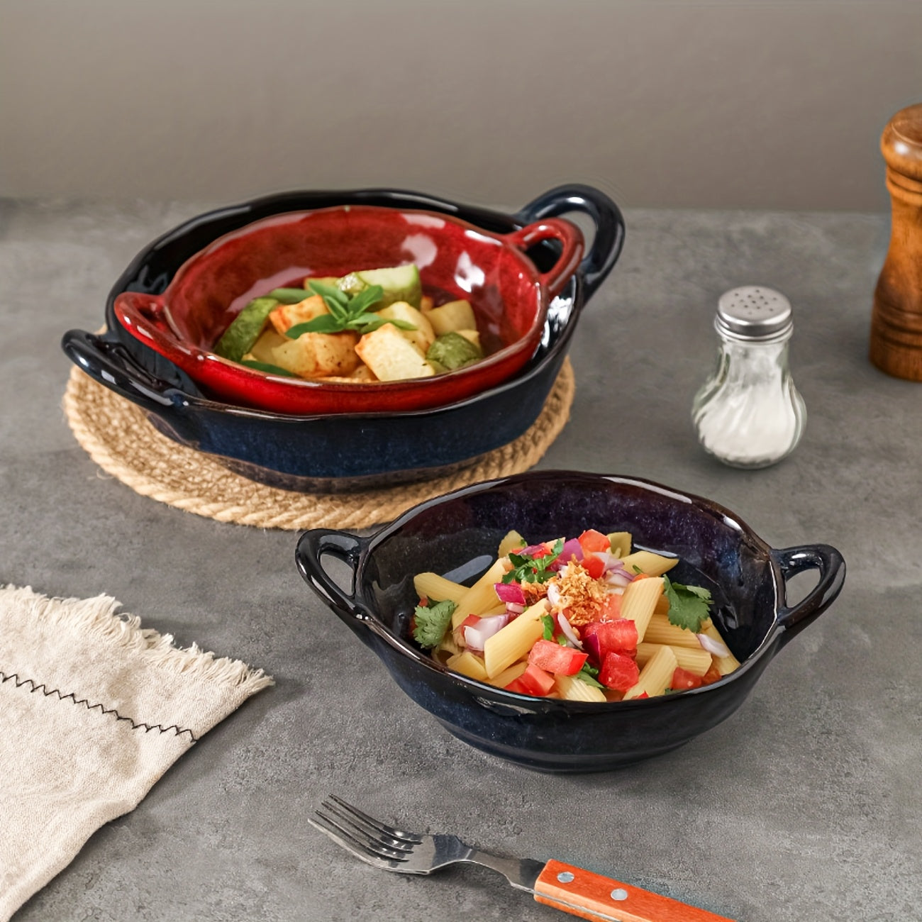 Two Ceramic Double-Handled Soup Bowls with a Capacity of 550\u002F900 Milliliters, Featuring a Heat-Resistant Design with Handles, Safe for Oven And Microwave Use, Suitable for French Onion Soup, Pasta, Ramen, Stews, And More, Perfect for Home Kitchens