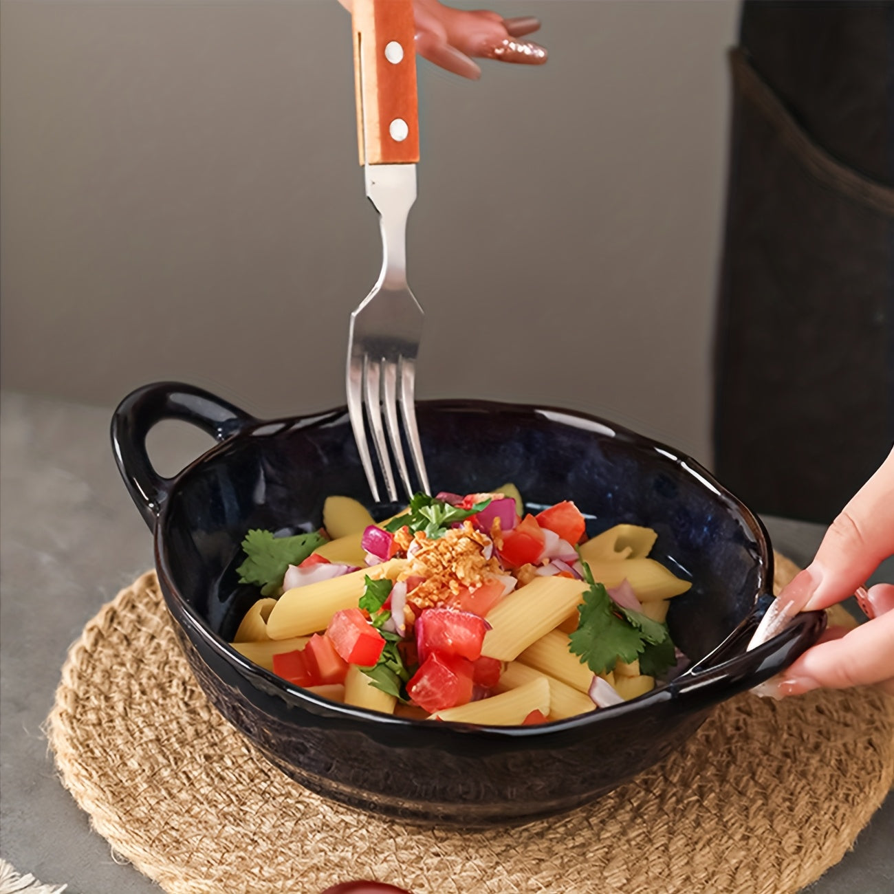 Two Ceramic Double-Handled Soup Bowls with a Capacity of 550\u002F900 Milliliters, Featuring a Heat-Resistant Design with Handles, Safe for Oven And Microwave Use, Suitable for French Onion Soup, Pasta, Ramen, Stews, And More, Perfect for Home Kitchens