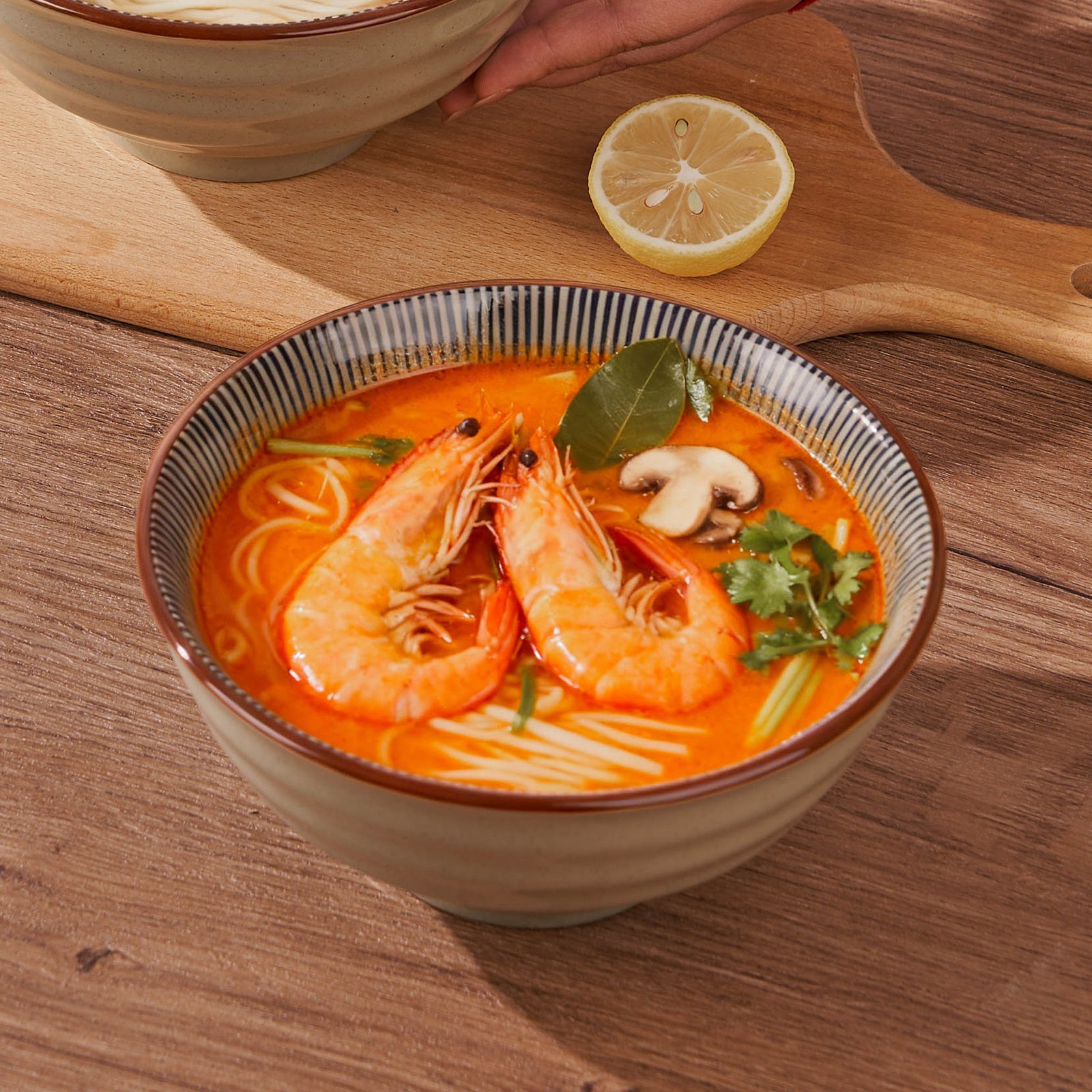 2\u002F4pcs 7-Inch Striped Ceramic Pasta Bowl | Underglaze Color Design, Durable and Easy to Clean, Ideal for Soup, Ramen, Pasta, and Salad, Microwave Safe, Suitable for Home, Kitchen, Restaurants, Parties, and Festive Events - YOLIFE